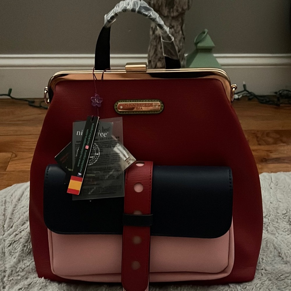 Beautiful Crossbody, or you can use it as a handbag, Nicole Lee.